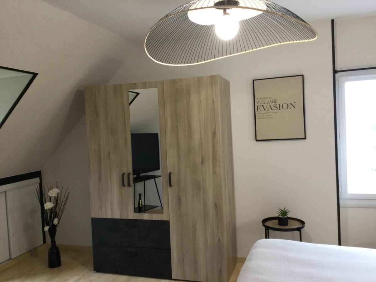 Maison Calme: Spacious Retreat with Terrace near Granville Exterior photo