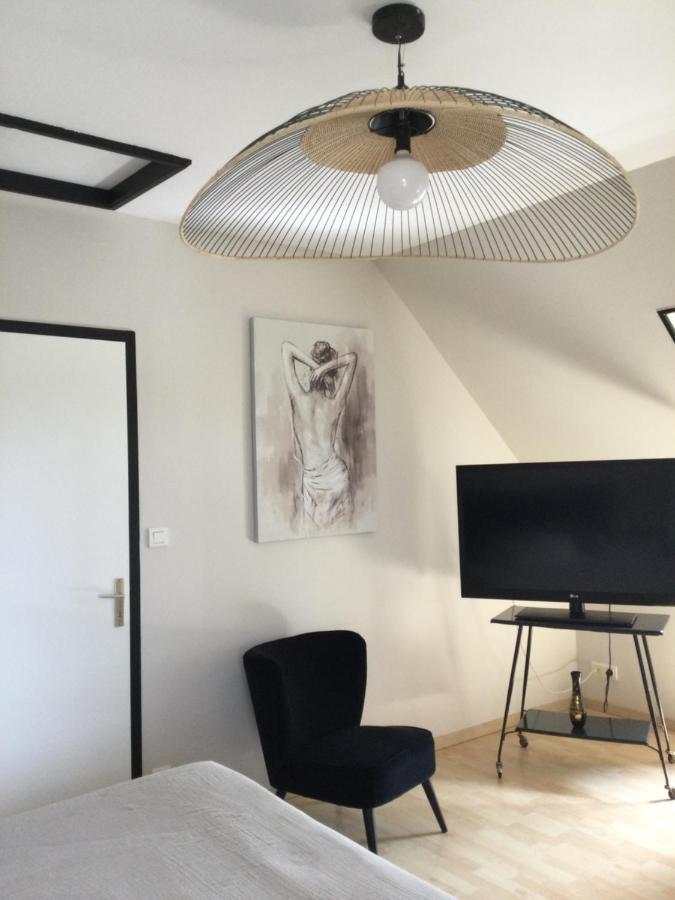 Maison Calme: Spacious Retreat with Terrace near Granville Exterior photo