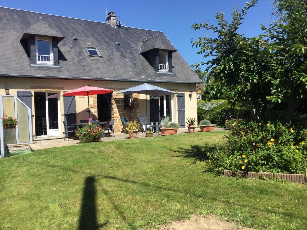 Maison Calme: Spacious Retreat with Terrace near Granville Exterior photo